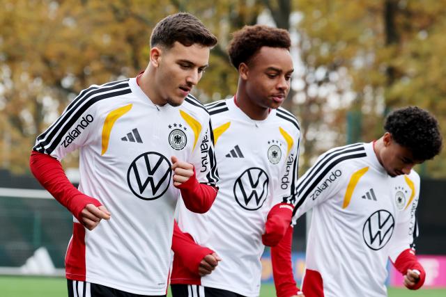 11 November 2025, Lower Saxony, Wolfsburg: (L-R) Germany's Said El Mala, Assan Ouedraogo and Nathaniel Brown run during the team's training session ahead of the FIFA World Cup European qualifying soccer matches against Luxembug and Slovakia. Photo: Christian Charisius/dpa