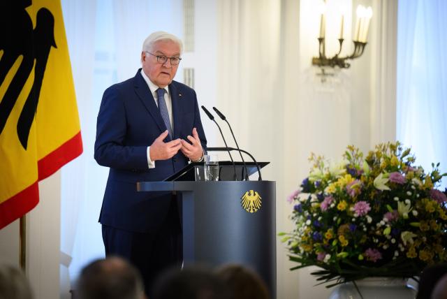 11 November 2025, Berlin: German President Frank-Walter Steinmeier speaks at the award ceremony for the Federal President's History Competition at Bellevue Palace. More than 6,720 pupils took part in the 29th Federal President's History Competition with a total of 2,289 entries, researching the competition theme "This far and no further! Borders in history". The first five prizes are endowed with 2,500 euros each. Photo: Bernd von Jutrczenka/dpa