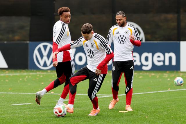 11 November 2025, Lower Saxony, Wolfsburg: (L-R) Germany's Assan Ouedraogo, Florian Wirtz and Serge Gnabry take part in the team's training session ahead of the FIFA World Cup European qualifying soccer matches against Luxembug and Slovakia. Photo: Christian Charisius/dpa