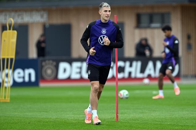 FILED - 07 October 2025, Bavaria, Herzogenaurach: Germany's Nico Schlotterbeck in action during the team's training session ahead of the FIFA World Cup European qualifying soccer match. Schlotterbeck again missed Germany's training on Tuesday in Wolfsburg ahead of the World Cup qualifiers against Luxembourg and Slovakia. Photo: Federico Gambarini/dpa
