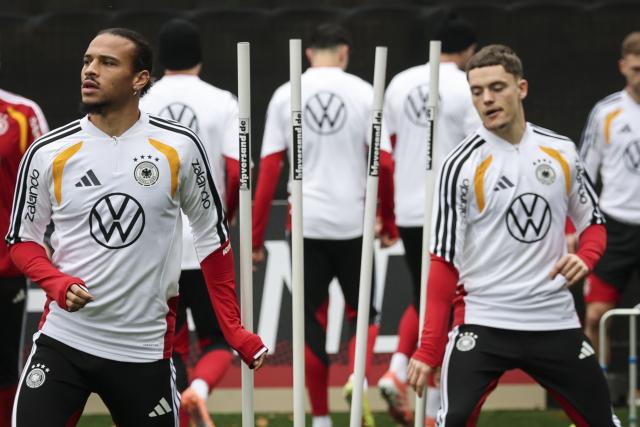 11 November 2025, Lower Saxony, Wolfsburg: Germany's Florian Wirtz (R) and Leroy Sane take part in the team's training session ahead of the FIFA World Cup European qualifying soccer match against Slovakia. Photo: Christian Charisius/dpa