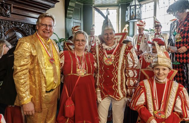 11 November 2025, Schleswig-Holstein, Marne: Marne's mayor Lorenz Matzen and this year's prince and princess Anja III and Bjoern I stand during the start of the carnival season at the town hall. Photo: Markus Scholz/dpa