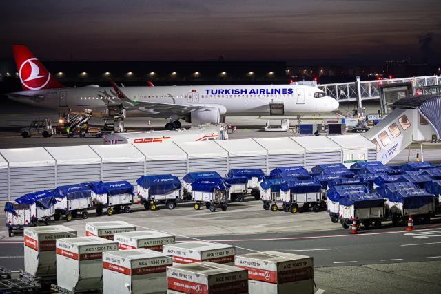 11 November 2025, Lower Saxony, Langenhagen: People leave a plane after landing at Hanover-Langenhagen Airport. Afghans who have been accepted for admission are said to have arrived in Hanover on a scheduled flight. Photo: Moritz Frankenberg/dpa