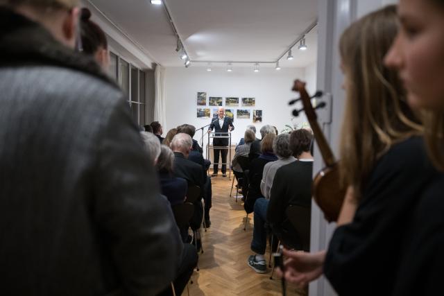 11 November 2025, Berlin: Former German Chancellor Olaf Scholz speaks during the awarding of honorary membership of the Friends of the Mies van der Rohe House to him and the long-time director of the Mies van der Rohe House in the Mies van der Rohe House. Photo: Sebastian Christoph Gollnow/dpa - ACHTUNG: Nur zur redaktionellen Verwendung im Zusammenhang mit der aktuellen Berichterstattung und nur mit vollständiger Nennung des vorstehenden Credits