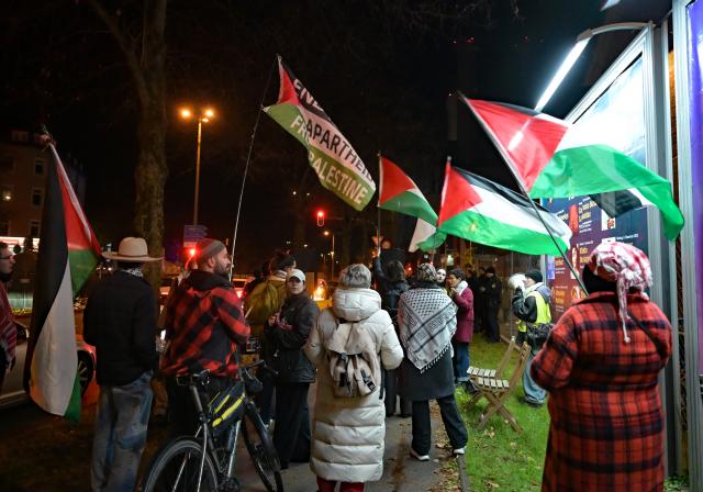 11 November 2025, Bavaria, Munich: Demonstrators hold Palestine flags during a protest against the performance of the Israel Philharmonic Orchestra with its music director Lahav Shani against the backdrop of the Gaza war. Photo: Malin Wunderlich/dpa