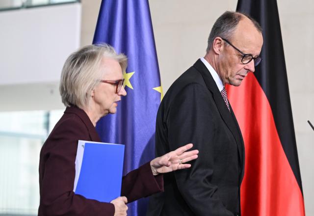 12 November 2025, Berlin: German Chancellor Friedrich Merz and Monika Schnitzer, Chairwoman of the German Council of Economic Experts, at the presentation of the annual report of the German Council of Economic Experts. Photo: Britta Pedersen/dpa