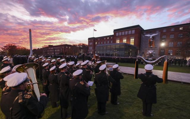 12 November 2025, Schleswig-Holstein, Kiel: The Kiel Naval Music Corps plays at the swearing-in ceremony and a ceremonial swearing-in of around 200 servicemen and women from the Ploen Naval NCO School in front of the Schleswig-Holstein state parliament. Photo: Christian Charisius/dpa
