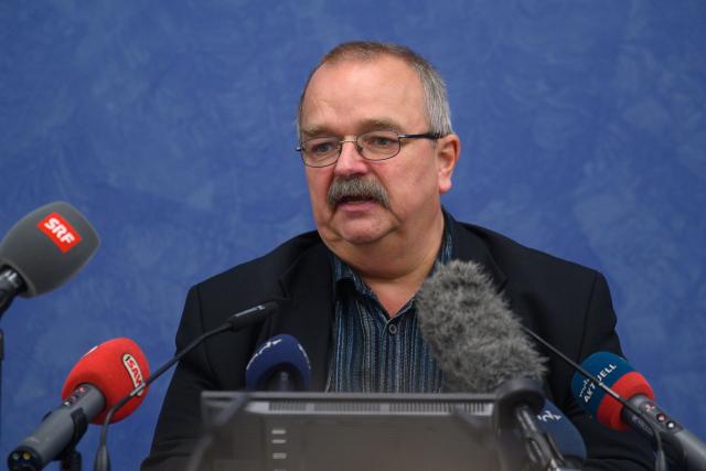 12 November 2025, Saxony-Anhalt, Magdeburg: Chairman of Magdeburg City Council Wigbert Schwenke speaks during a press statement on the approval of the Magdeburg Christmas market. Due to discussions about the security concept, Magdeburg's Christmas market has not been approved for the time being. Photo: Klaus-Dietmar Gabbert/dpa