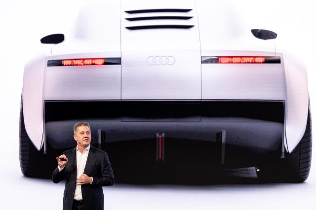 12 November 2025, Bavaria, Munich: The Chairman of the Board of Management of car manufacturer Audi Gernot Doellner speaks during the presentation of Audi's Formula 1 concept car R26 at the Audi Brand Experience Center at Munich Airport. Photo: Daniel Karmann/dpa