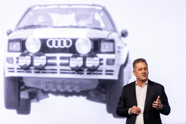 12 November 2025, Bavaria, Munich: The Chairman of the Board of Management of car manufacturer Audi Gernot Doellner speaks during the presentation of Audi's Formula 1 concept car R26 at the Audi Brand Experience Center at Munich Airport. Photo: Daniel Karmann/dpa