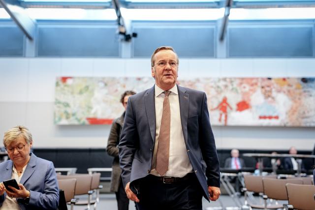 13 November 2025, Berlin: Boris Pistorius, German Minister of Defense, takes part in the meeting of the SPD parliamentary group in the Bundestag to reach an agreement in principle in the dispute over the reform of military service. Photo: Kay Nietfeld/dpa