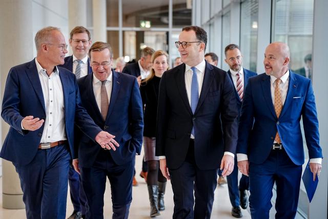 13 November 2025, Berlin: (L-R) Matthias Miersch, leader of the SPD parliamentary group, Boris Pistorius, German Minister of Defense, Jens Spahn, leader of the CDU/CSU parliamentary group in the Bundestag, and Alexander Hoffmann, head of the CSU parliamentary group, leave the press conference on the agreement in principle in the dispute over military service reform. Photo: Kay Nietfeld/dpa