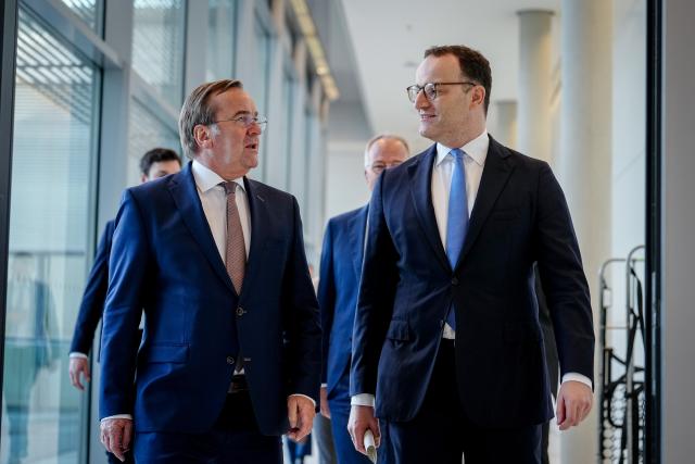 13 November 2025, Berlin: Jens Spahn (R), Chairman of the CDU/CSU parliamentary group in the Bundestag, and Boris Pistorius, German Minister of Defense, attend the press conference on the agreement in principle in the dispute over military service reform. Photo: Kay Nietfeld/dpa