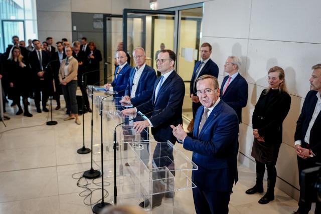 13 November 2025, Berlin: (L-R)Alexander Hoffmann, CSU parliamentary group leader, Matthias Miersch, SPD parliamentary group leader, Jens Spahn, chairman of the CDU/CSU parliamentary group in the Bundestag, and Boris Pistorius, German Minister of Defense, give a press conference on the agreement in principle in the dispute over the military service reform. Photo: Kay Nietfeld/dpa
