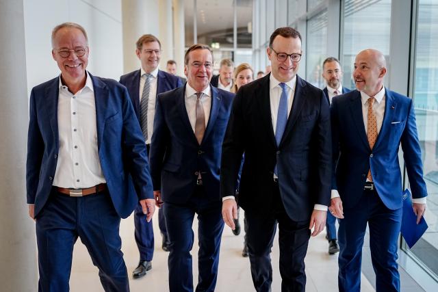 13 November 2025, Berlin: (L-R) Matthias Miersch, leader of the SPD parliamentary group, Boris Pistorius, German Minister of Defense, Jens Spahn, leader of the CDU/CSU parliamentary group in the Bundestag, and Alexander Hoffmann, head of the CSU parliamentary group, leave the press conference on the agreement in principle in the dispute over military service reform. Photo: Kay Nietfeld/dpa