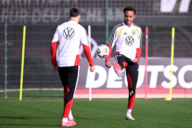 13 November 2025, Lower Saxony, Wolfsburg: Germany's Assan Ouedraogo (R) trains with the ball during a training session ahead of Friday's FIFA World Cup qualifier soccer match against Luxembourg. Photo: David Inderlied/dpa