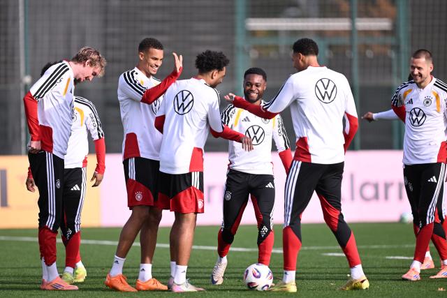13 November 2025, Lower Saxony, Wolfsburg: Germany's players joking around during a training session ahead of Friday's FIFA World Cup qualifier soccer match against Luxembourg. Photo: David Inderlied/dpa