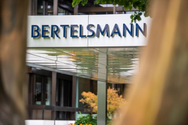 FILED - 30 August 2021, North Rhine-Westphalia, Gütersloh: A sign with the Bertelsmann logo stands in front of the headquarters. Bertelsmann announces its half-year figures. Photo: Lino Mirgeler/dpa