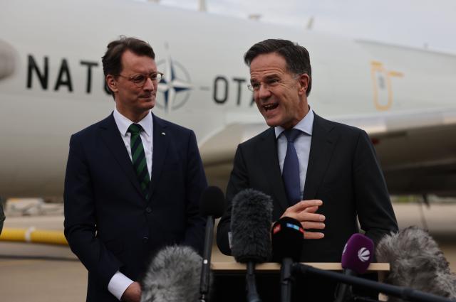 13 November 2025, North Rhine-Westphalia, Geilenkirchen: Hendrik Wuest (L), Minister President of North Rhine-Westphalia and Mark Rutte (R), NATO Secretary General give a press statement in front of an AWACS aircraft during a visit the NATO Airborne Early Warning and Control Force in Geilenkirchen. Photo: Oliver Berg/dpa