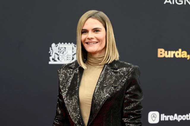 13 November 2025, Bavaria, Gruenwald: Swiss poet and comedian Hazel Brugger arrives to attend  the 77th Bambi Awards in the Bavaria Film Studios. Photo: Felix Hörhager/dpa