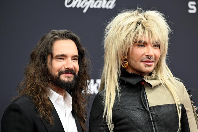 13 November 2025, Bavaria, Gruenwald: German guitarist Tom Kaulitz (L) and his twin brother Bill Kaulitz arrive to attend  the 77th Bambi Awards in the Bavaria Film Studios. Photo: Felix Hörhager/dpa