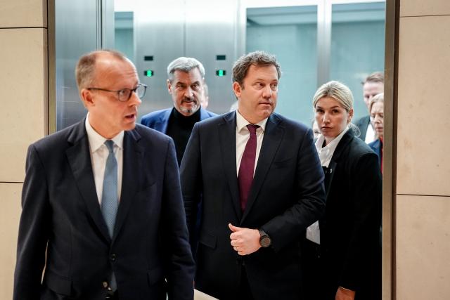 13 November 2025, Berlin: Christian Social Union in Bavaria (CSU) Chairman and Minister President of Bavaria Markus Soeder (2nd L), Minister of Labor and Social Affairs and Social Democratic Party of Germany (SPD) Chairman Baerbel Bas (R), German Chancellor Friedrich Merz (L) of Christian Democratic Union of Germany (CDU) and Minister of Finance, Vice Chancellor and SPD Federal Chairman Lars Klingbeil give a press conference after the Coalition Committee meeting. Photo: Kay Nietfeld/dpa