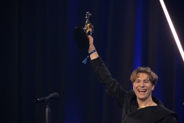 13 November 2025, Bavaria, Gruenwald: Irish inventor Fionn Ferreira receives a BAMBI in the category Our Earth during the 77th Bambi Award Ceremony at the Bavaria Film Studios. Photo: Peter Kneffel/dpa