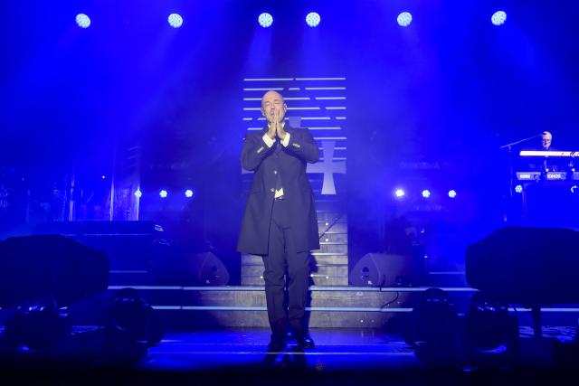 13 November 2025, Saxony, Leipzig: The frontman, known only as "the Count", reacts emotionally at the start of the Unheilig tour at Haus Auensee Leipzig. After the band played their supposed farewell concert in 2016, there is now a new album and a tour with several dozen "comeback" concerts. Photo: Jan Woitas/dpa