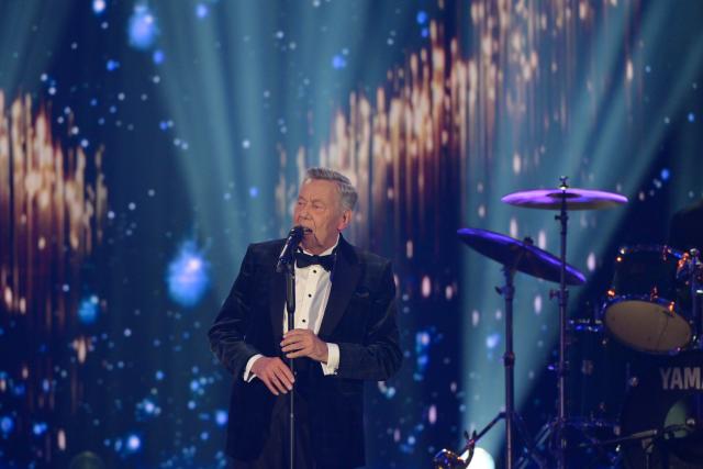 13 November 2025, Bavaria, Gruenwald: German Singer Roland Kaiser speaks after receiving his BAMBI, in the "Lifetime achievement" category, during the 77th Bambi Award Ceremony at the Bavaria Film Studios. Photo: Peter Kneffel/dpa