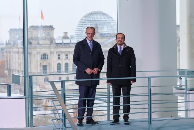 14 November 2025, Berlin: German Chancellor Friedrich Merz (l) receives Nikos Christodoulides, President of the Republic of Cyprus, in the sky lobby of the Federal Chancellery. Merz met Nikos Christodoulides for a one-on-one meeting in the Chancellery. Photo: Annette Riedl/dpa