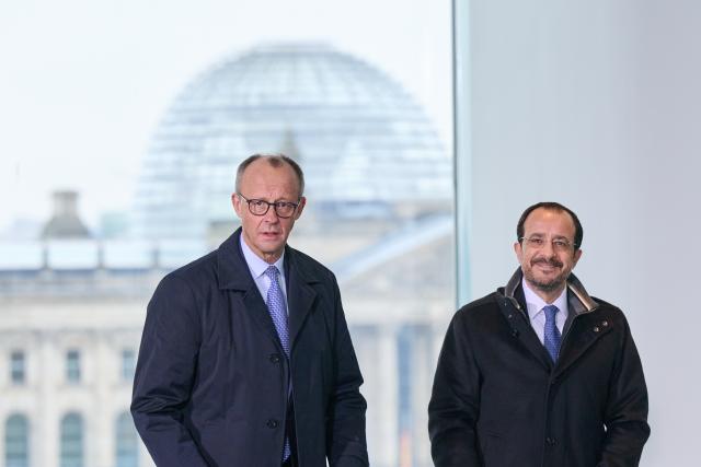 14 November 2025, Berlin: German Chancellor Friedrich Merz (L) receives Nikos Christodoulides, President of the Republic of Cyprus, in the sky lobby of the Federal Chancellery. Merz met Nikos Christodoulides for a one-on-one meeting in the Chancellery. Photo: Annette Riedl/dpa