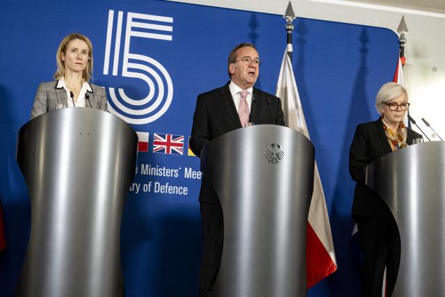 14 November 2025, Berlin: Kaja Kallas (L-R), High Representative of the EU for Foreign Affairs and Security Policy, Boris Pistorius, German Minister of Defense, and Catherine Vautrin, French Minister of Defense, take part in a press conference of the Group of Five meeting at the Ministry of Defense. The Minister of Defense will meet his counterparts from France, Great Britain, Italy and Poland, as well as the High Representative of the European Union. Photo: Fabian Sommer/dpa