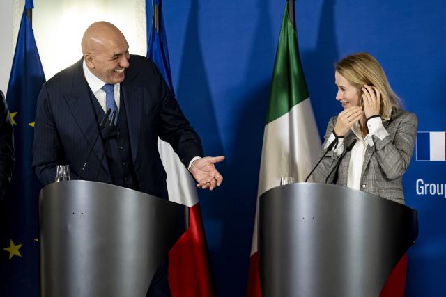 14 November 2025, Berlin: High Representative of the EU for Foreign Affairs and Security Policy Kaja Kallas (R) and Italian Minister of Defense Guido Crosetto attend a press conference of the Group of Five meeting at the Ministry of Defense. The German Minister of Defense meets with counterparts from France, Great Britain, Italy and Poland, as well as the High Representative of the European Union. Photo: Fabian Sommer/dpa