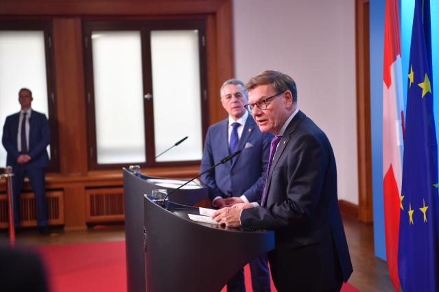 14 November 2025, Berlin: German Foreign Minister Johann Wadephul (R) and Swiss Foreign Minister Ignazio Cassis speak during a press conference at the Federal Foreign Office. Photo: Paul Zinken/dpa