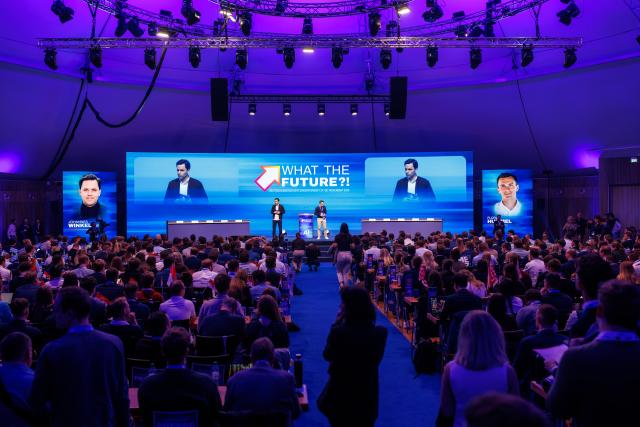 14 November 2025, Baden-Wuerttemberg, Rust: Federal Chairman of the Junge Union Johannes Winkel (L) and State Chairman of the Junge Union Baden-Wuerttemberg Florian Hummel speak during the Start of the Junge Union (JU) Germany congress in Rust. The Junge Union Deutschlands (JU) is the youth organization of the Christian Democratic Union of Germany (CDU) and Christian Social Union in Bavaria (CSU). Photo: Philipp von Ditfurth/dpa
