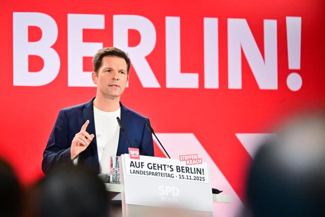 15 November 2025, Berlin: Steffen Krach, designated lead candidate of the SPD for the 2026 election to the Berlin House of Representatives, speaks during the state party conference of the SPD Berlin. The top candidate for the election to the Berlin House of Representatives on September 20, 2026 is to be chosen at the party conference. Photo: Sebastian Christoph Gollnow/dpa