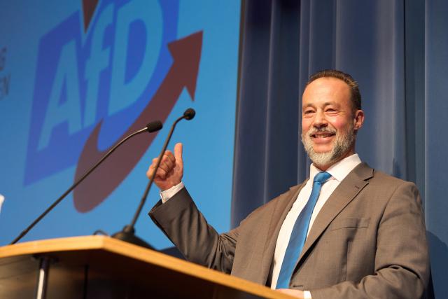 15 November 2025, Rhineland-Palatinate, Bingen: Jan Bollinger, parliamentary group leader in the state parliament and state chairman of the AfD Rhineland-Palatinate, speaks at his party's state party conference. The AfD wants to discuss and adopt its state election program. The state election will take place in March 2026. Photo: Thomas Frey/dpa