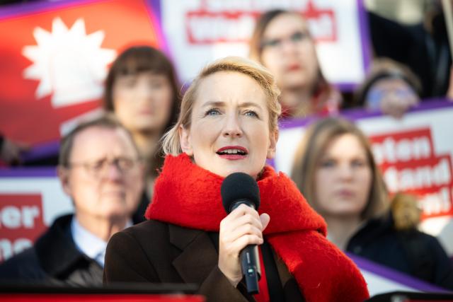 FILED - 07 November 2025, Berlin: Federal Chairwoman of the Left Party Ines Schwerdtner speaks during the launch of a rent campaign against a rent emergency and in favor of a nationwide rent cap. Photo: Sebastian Gollnow/dpa