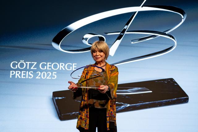 15 November 2025, Berlin: German actress Judy Winter reacts to the Goetz George Prize 2025, an endowed award that honors actors and actresses who have shaped the film, television and theater landscape with their artistic work. Photo: Fabian Sommer/dpa