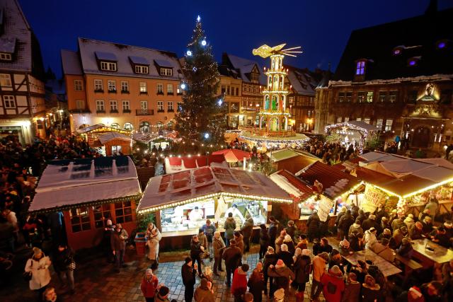 FILED - 02 December 2023, Saxony-Anhalt, Quedlinburg: A view of the Christmas market in Quedlinburg. A poll revealed that nearly two-thirds of citizens in Germany (62%) are worried about the possibility of attacks on Christmas markets. Photo: Matthias Bein/dpa