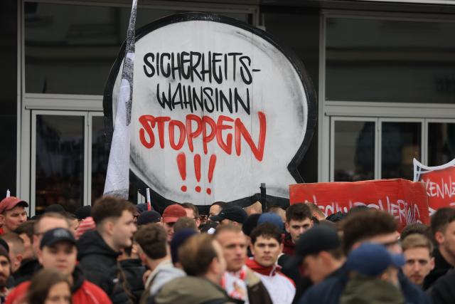 16 November 2025, Saxony, Leipzig: Soccer fans from all over Germany protest together in Leipzig city center against stricter security measures at soccer matches. The demonstration comes in response to the interior ministers' plans to tighten precautions in stadiums. Photo: Jan Woitas/dpa