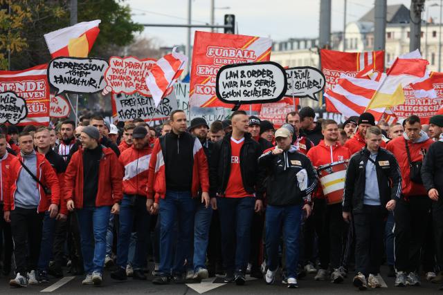16 November 2025, Saxony, Leipzig: Soccer fans from all over Germany protest together in Leipzig city center against stricter security measures at soccer matches. The demonstration comes in response to the interior ministers' plans to tighten precautions in stadiums. Photo: Jan Woitas/dpa