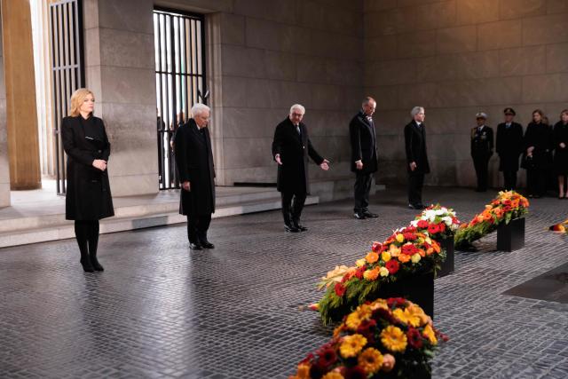 16 November 2025, Berlin: (L-R) Julia Kloeckner, President of the German Bundestag, Italy's President Sergio Mattarella, Germany's President, Frank-Walter Steinmeier, German Chancellor Friedrich Merz, and Stephan Harbarth, President of the German Constitutional Court, lay wreath during a ceremony on Germany's National day of mourning, honouring war victims in the Neue Wache. Photo: Carsten Koall/dpa