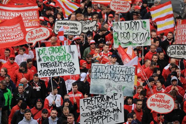 16 November 2025, Saxony, Leipzig: Soccer fans from all over Germany protest together in Leipzig city center against stricter security measures at soccer matches. The demonstration comes in response to the interior ministers' plans to tighten precautions in stadiums. Photo: Jan Woitas/dpa
