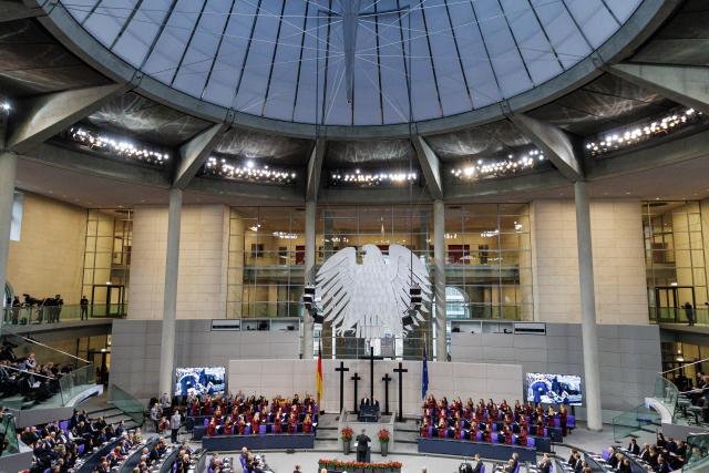 16 November 2025, Berlin: Members of a choir sing in the German Parliament (Bundestag) during a commemoration ceremony for Germany's National day of mourning (Remembrance) Day. Photo: Carsten Koall/dpa