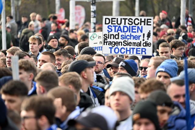 16 November 2025, Saxony, Leipzig: Soccer fans from all over Germany protest together in Leipzig city center against stricter security measures at soccer matches. The demonstration comes in response to the interior ministers' plans to tighten precautions in stadiums. Photo: Jennifer Brückner/dpa