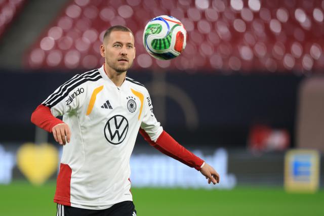 16 November 2025, Saxony, Leipzig: Germany's Waldemar Anton in action during a training session ahead of the FIFA World Cup European qualifying soccer match against Slovakia. Photo: Jan Woitas/dpa