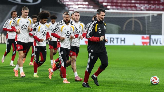16 November 2025, Saxony, Leipzig: The German team in action during a training session ahead of the FIFA World Cup European qualifying soccer match against Slovakia. Photo: Jan Woitas/dpa