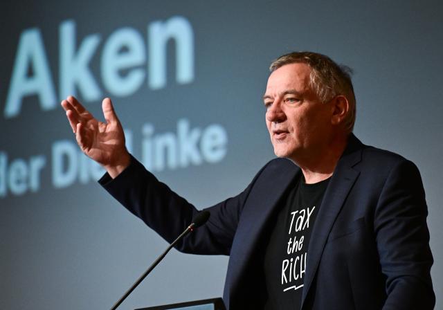 FILED - 18 October 2025, Baden-Wuerttemberg, Leinfelden-Echterdingen: Jan van Aken, party chairman of the Left Party, speaks at the Baden-Wuerttemberg state party conference. Photo: Bernd Weißbrod/dpa
