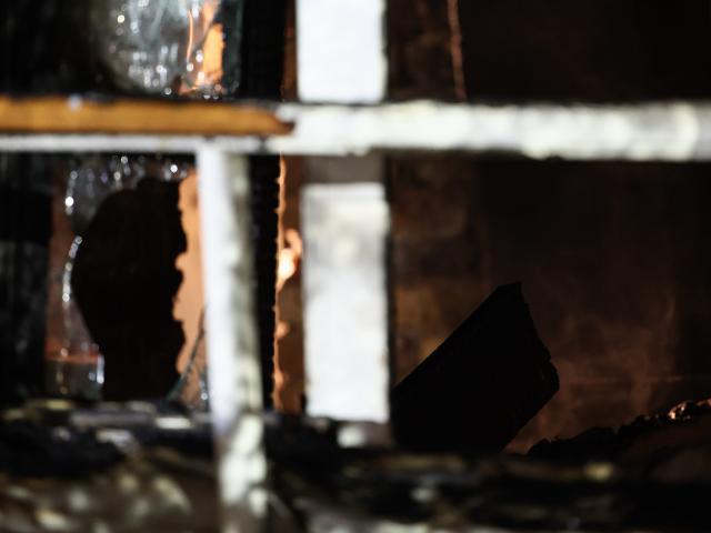 16 November 2025, Rhineland-Palatinate, Mainz: A view through a window shows the interior of the building after an explosion-triggered fire in an apartment block in the Bad Kreuznach district. Fire investigators are now searching for the cause of the blaze. Photo: Hannes P. Albert/dpa